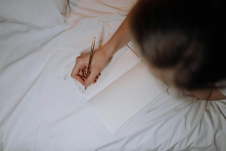 Beginner Guide to Journaling Every Day for a Happier You